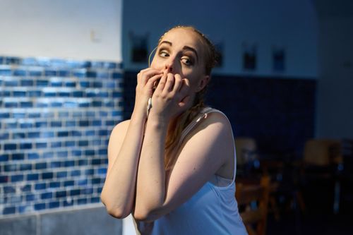 Das kunstseidene Mädchen – Ein Solo-Theaterstück