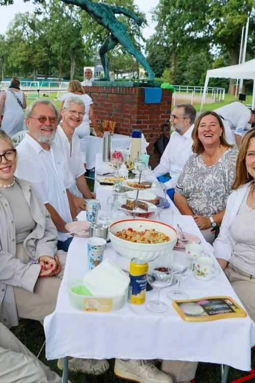 Kliedbruch-Dinner in Weiß 2026 - Programm in Bunt