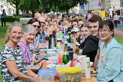 FestiWall: Brunch, Trödel und Spiel und Spaß