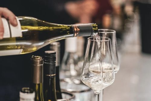 FestiWall: Besonderer Markttag & Wein am Wall