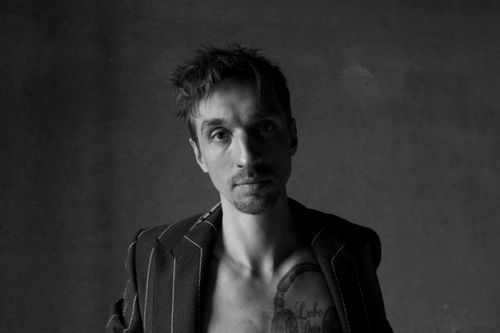 Lucas Uecker – solo (Liedfett/ Teluxe)