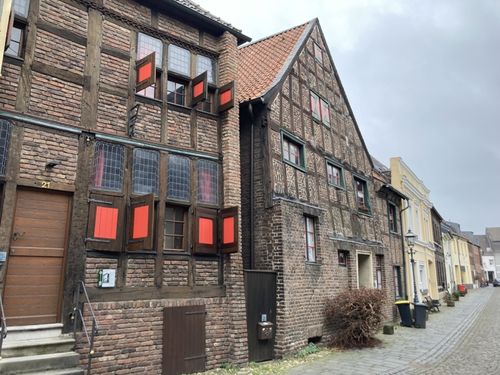 Menschen und Häuser-Rundgang durch Alt-Linn